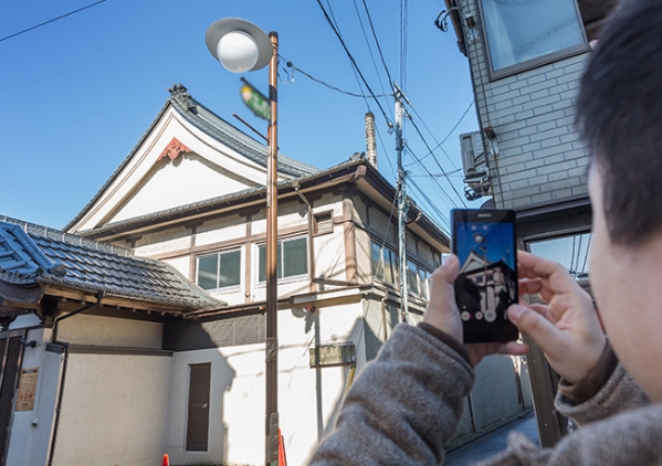 一枚の写真に、銭湯と煙突、面白い形の電灯をそろえて入れようと四苦八苦。だけど、撮れた写真は何を撮りたかったのかわからない印象に。